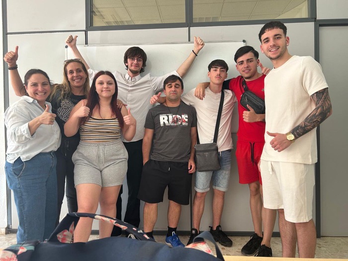 A group of smiling students giving a thumbs up